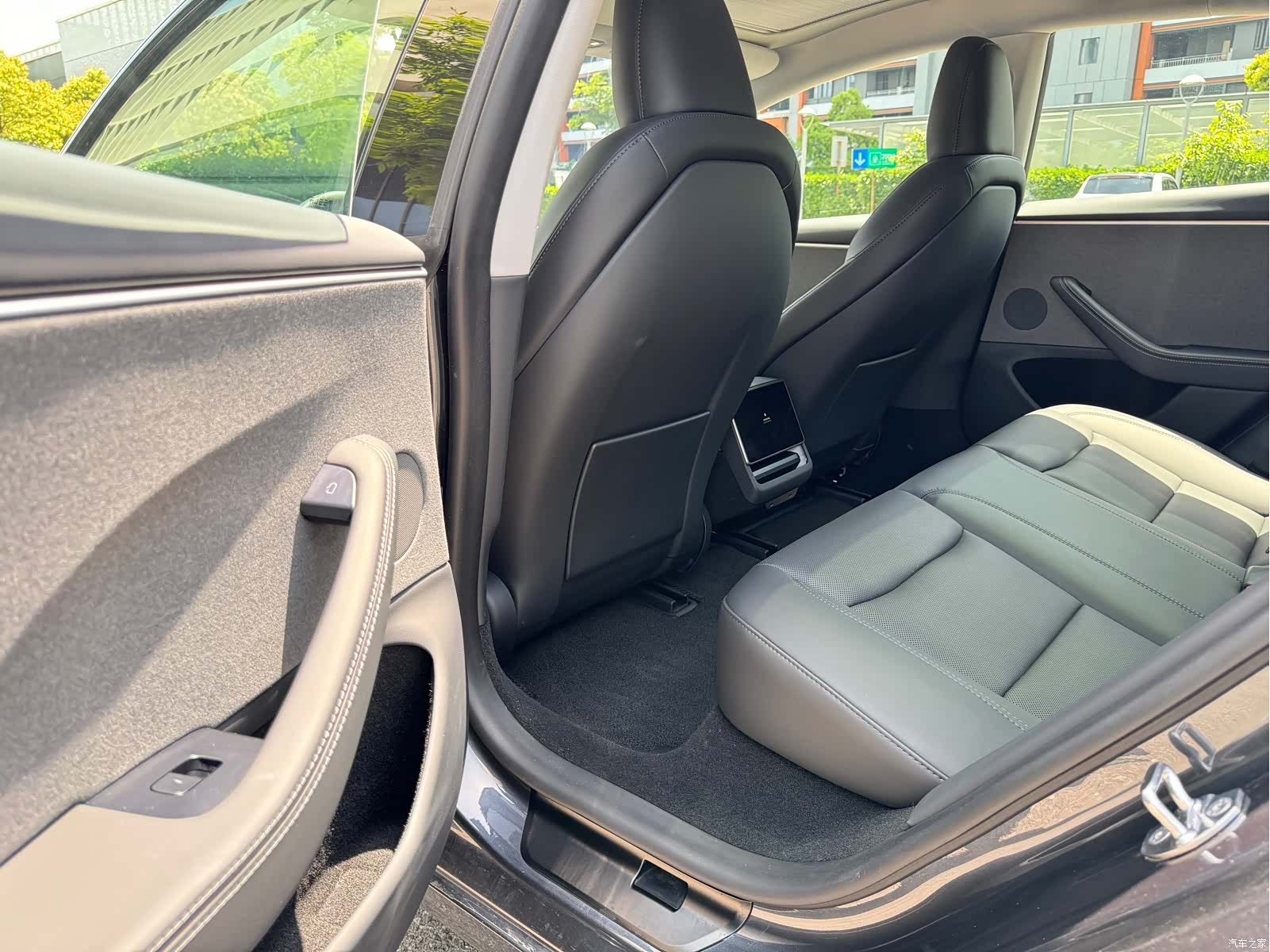 Tesla Model 3, 2024 11