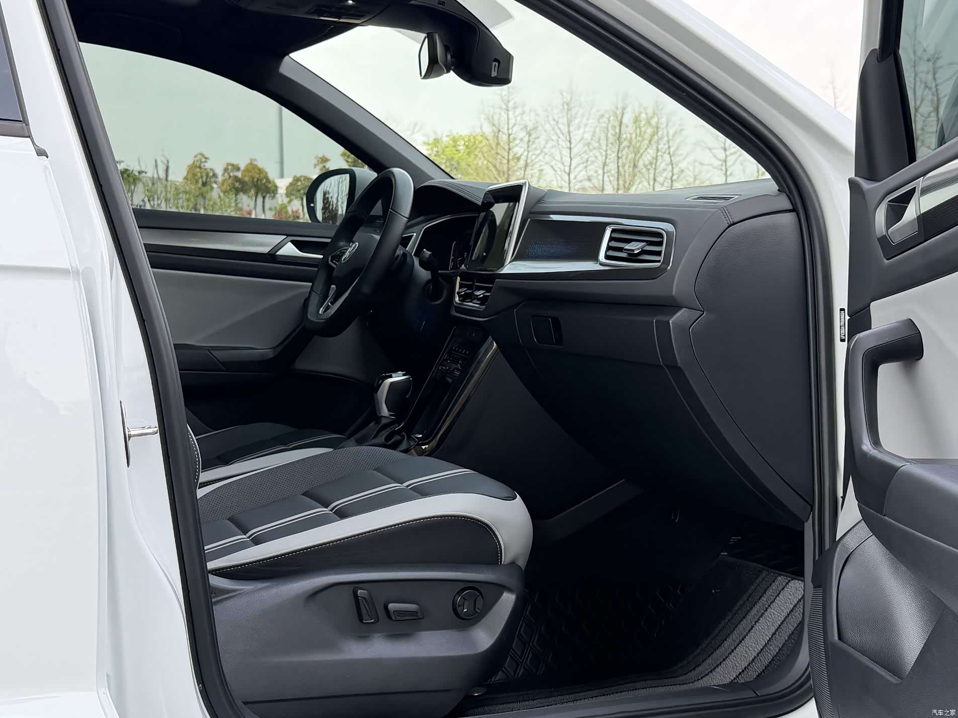 Volkswagen T-ROC, 2024 10