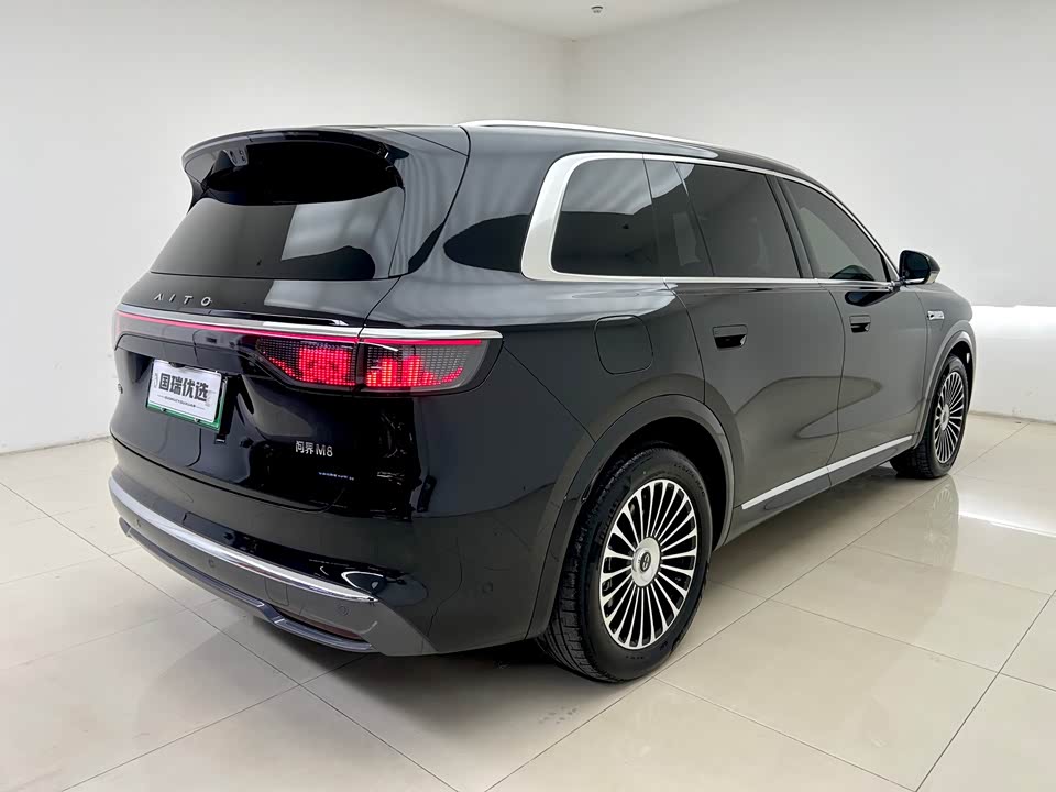 AITO Ask the world M8