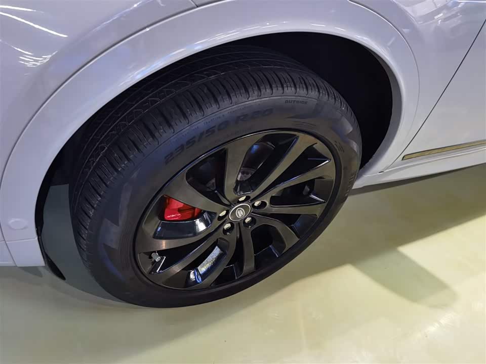 Land Rover Discover sources for sports