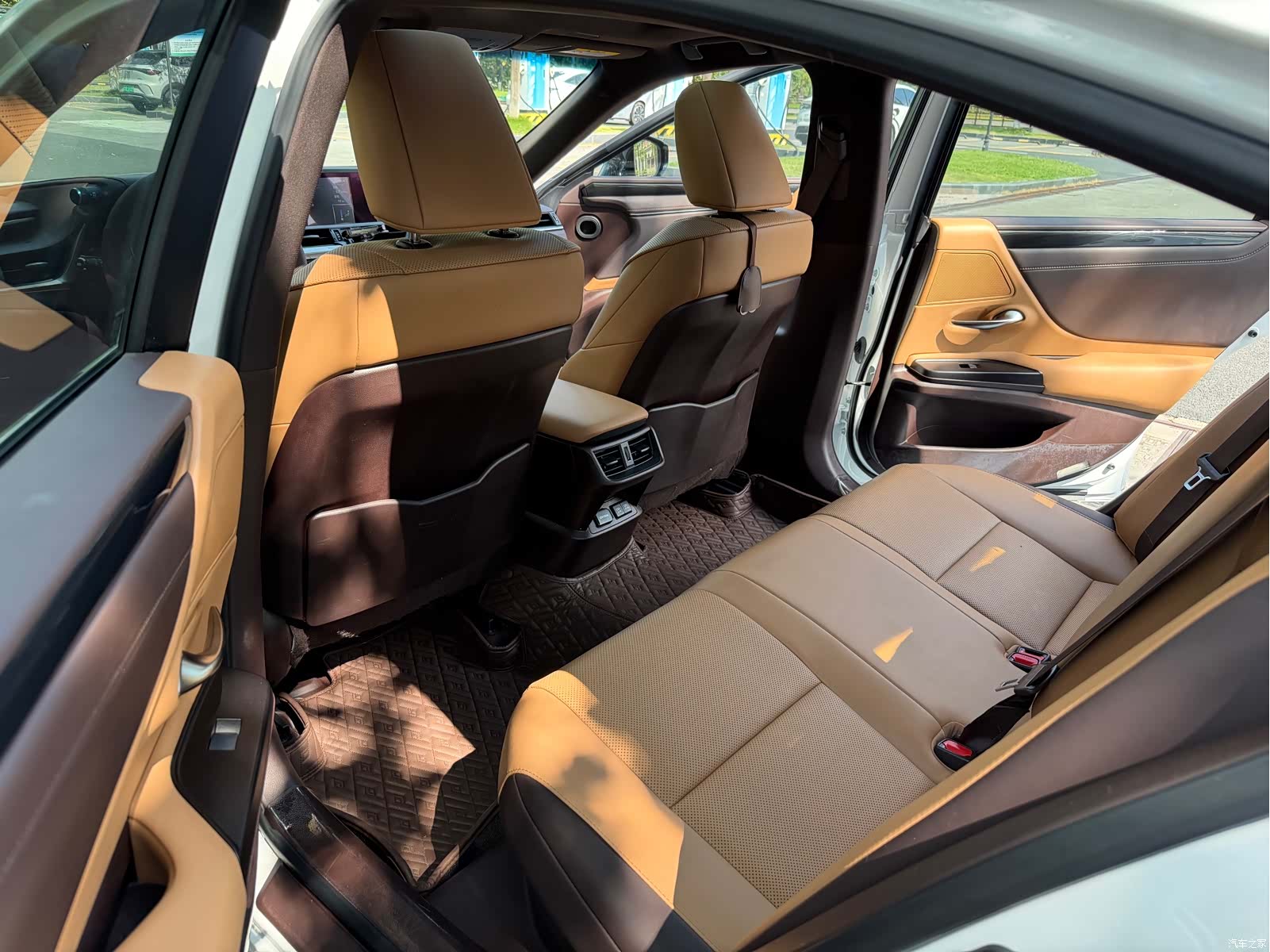Lexus ES, 2020 11