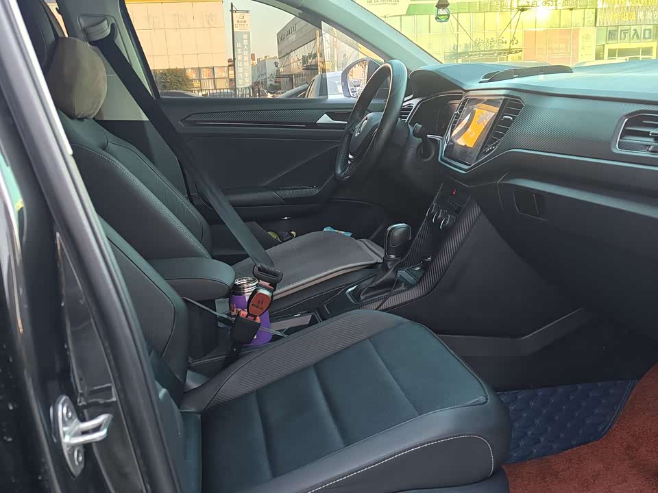 Volkswagen T-ROC exploring Songs