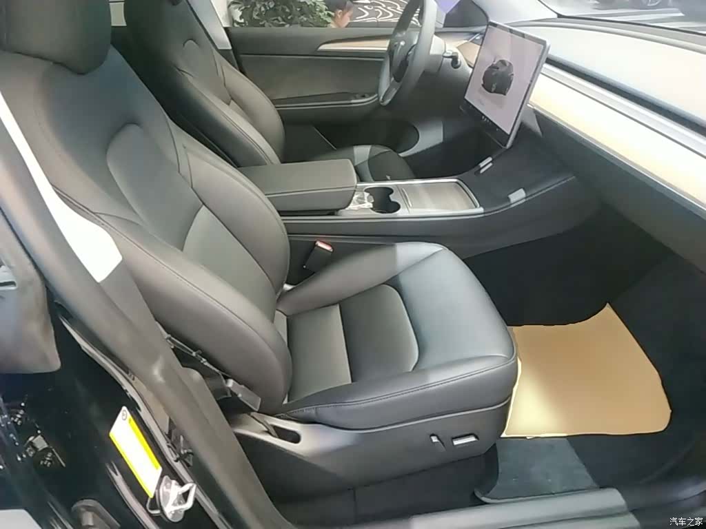 Tesla Model Y, 2023 25