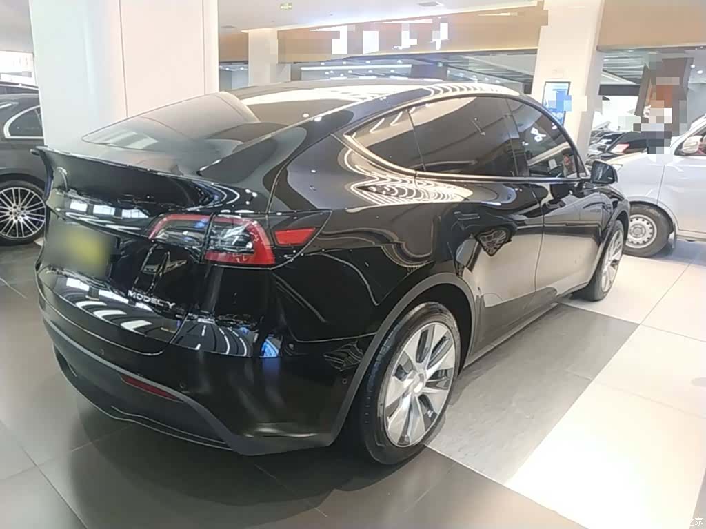 Tesla Model Y, 2023 7