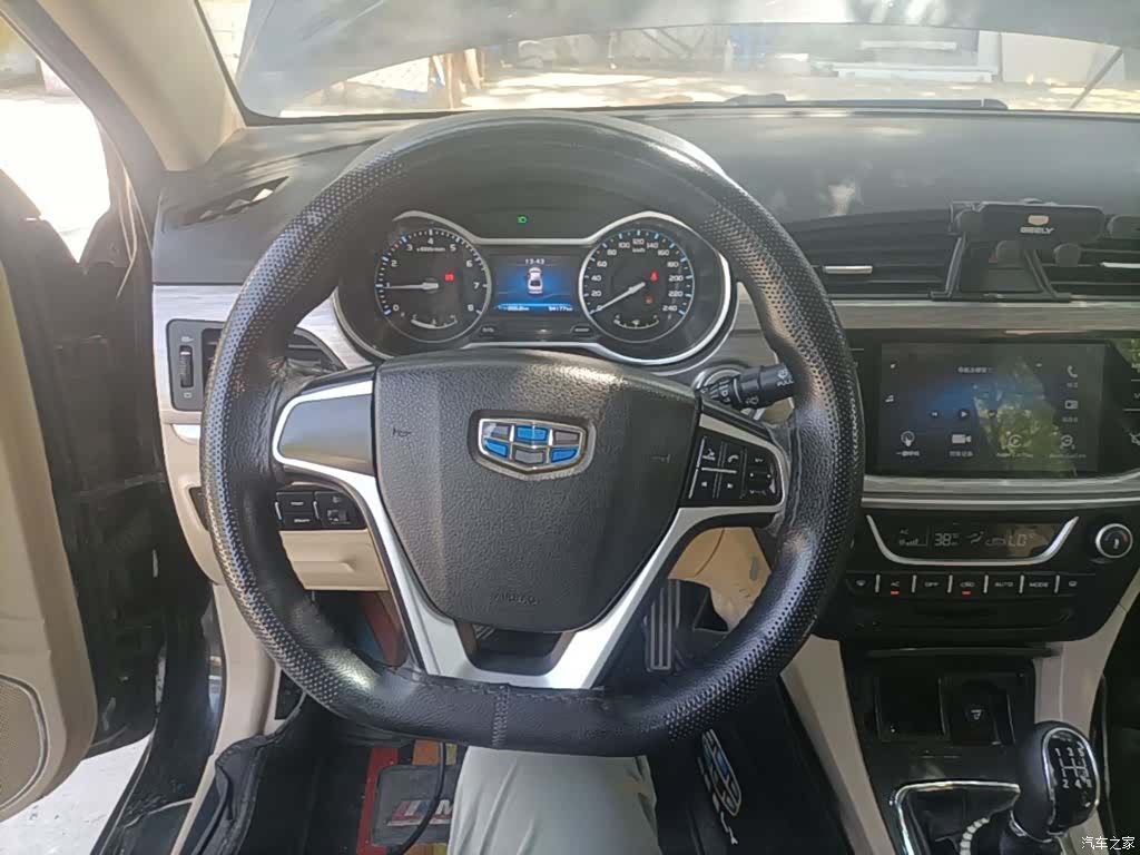 Geely Emgrand, 2017 11
