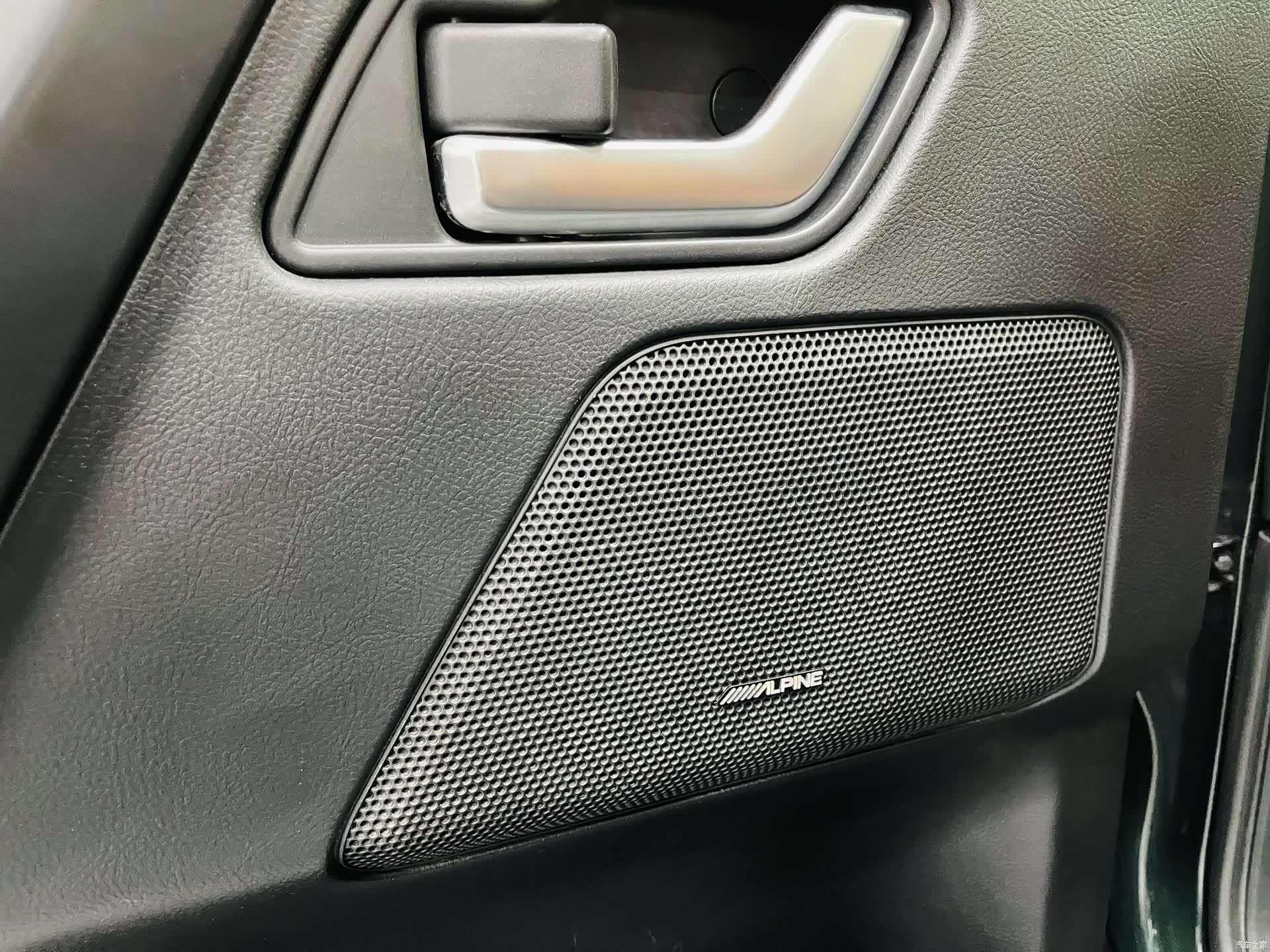 Land Rover i6, 2011 9