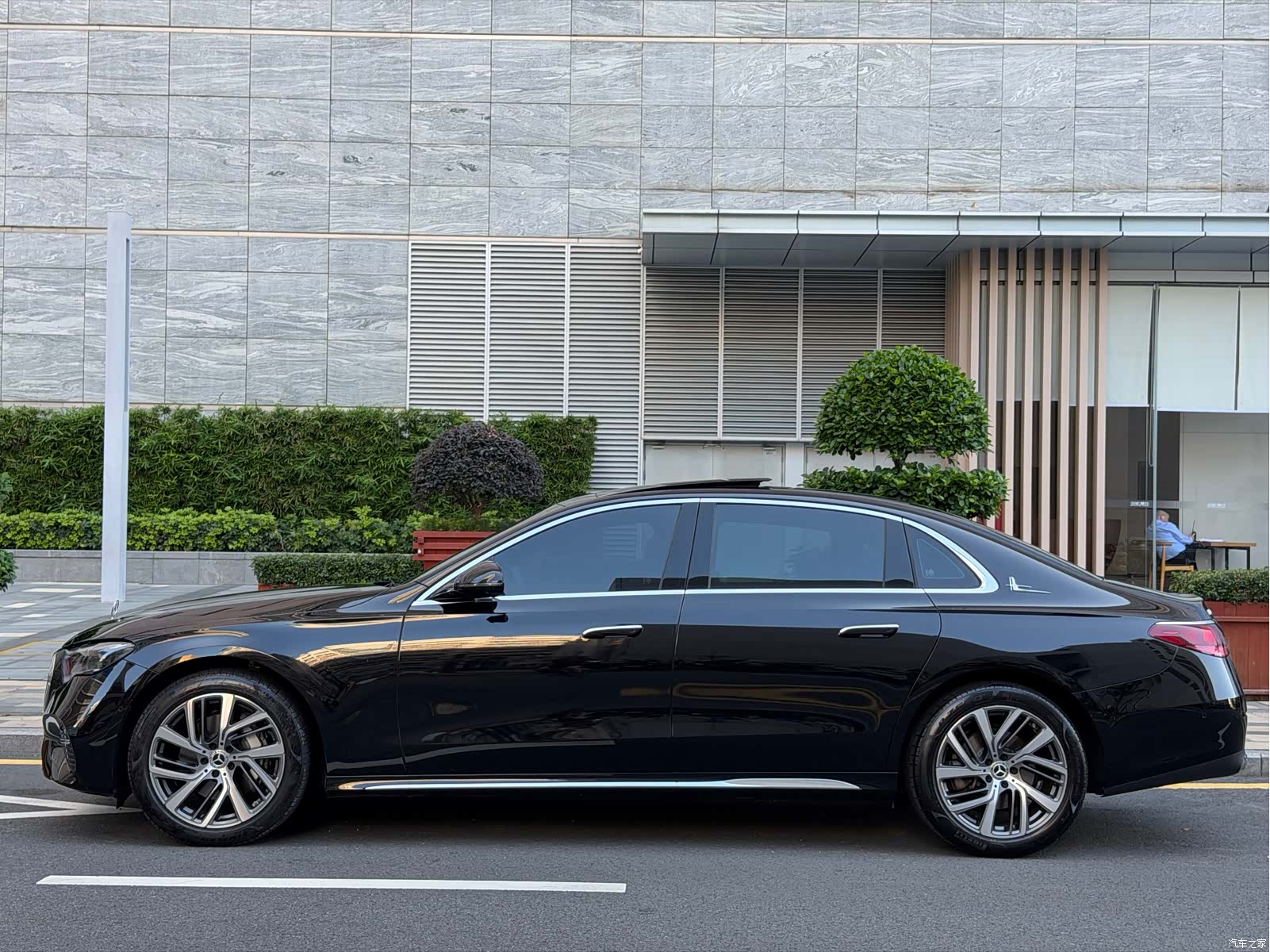 Mercedes-Benz E-Class, 2024 3