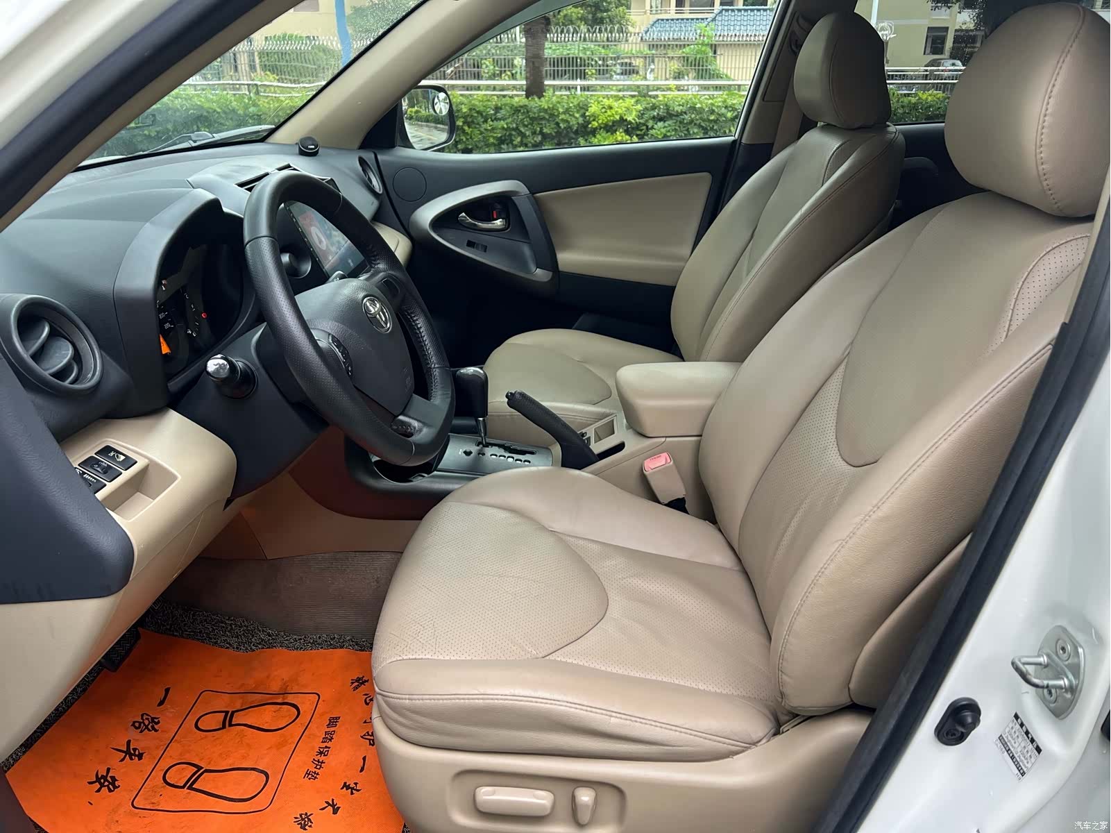 Toyota RAV4, 2012 4