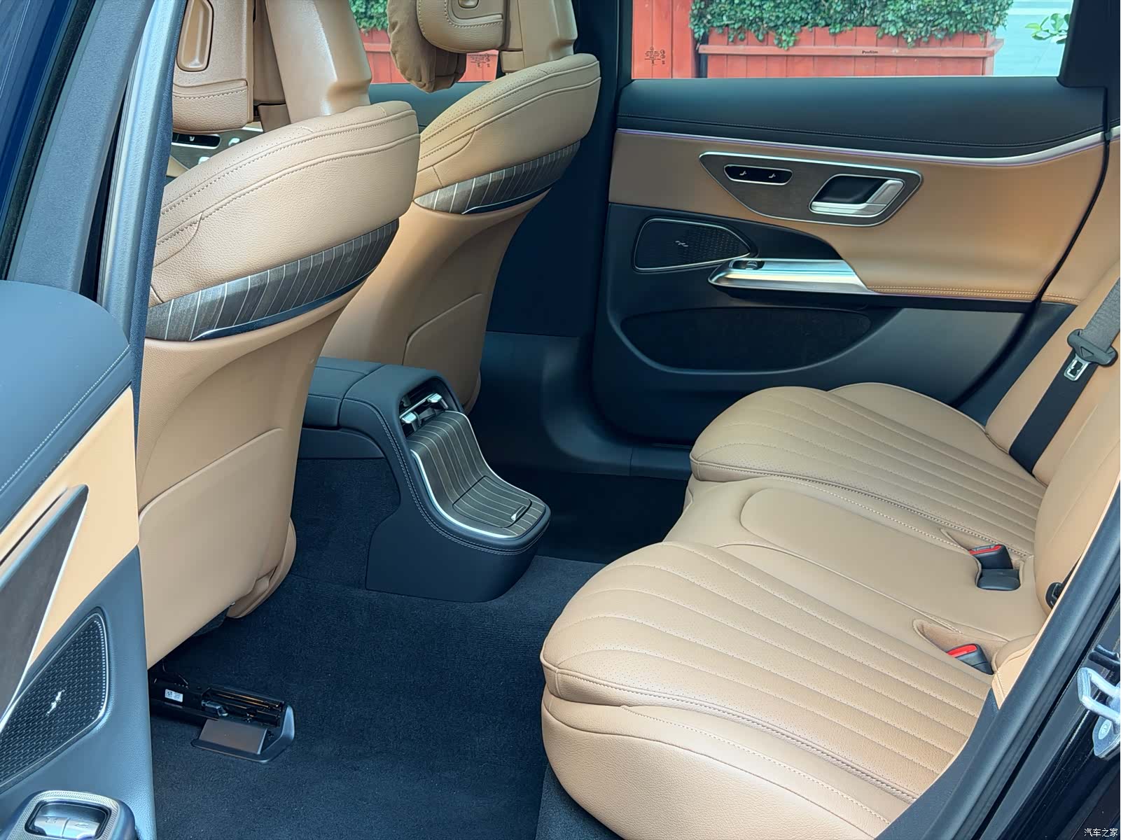 Mercedes-Benz E-Class, 2024 10