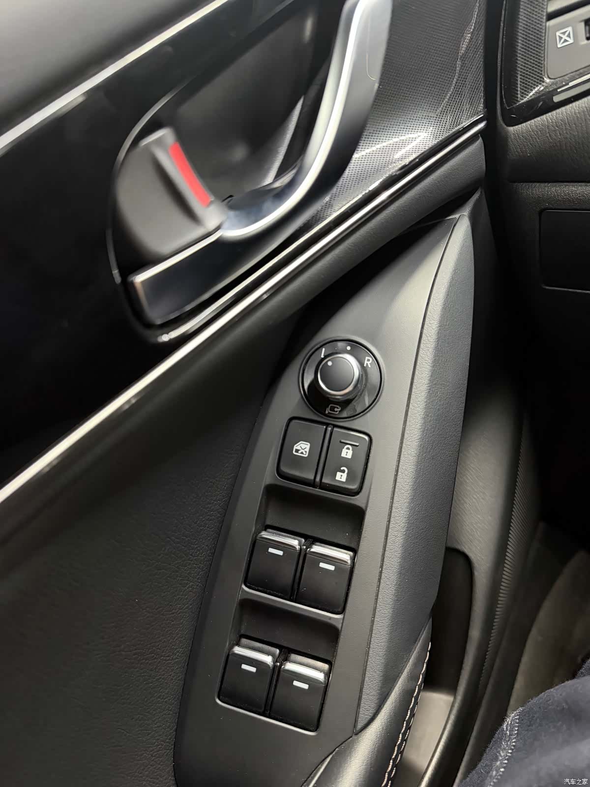 Mazda CX-4, 2023 11