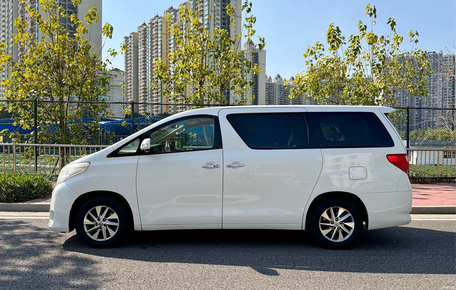 Toyota Alphard, 2012 6