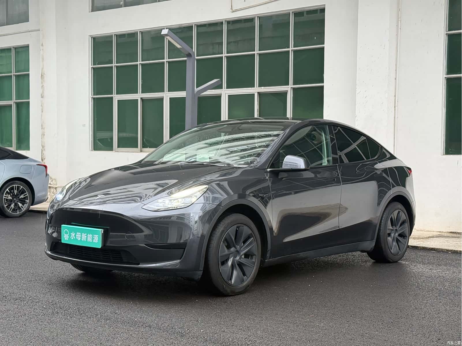 Tesla Model Y, 2024 1
