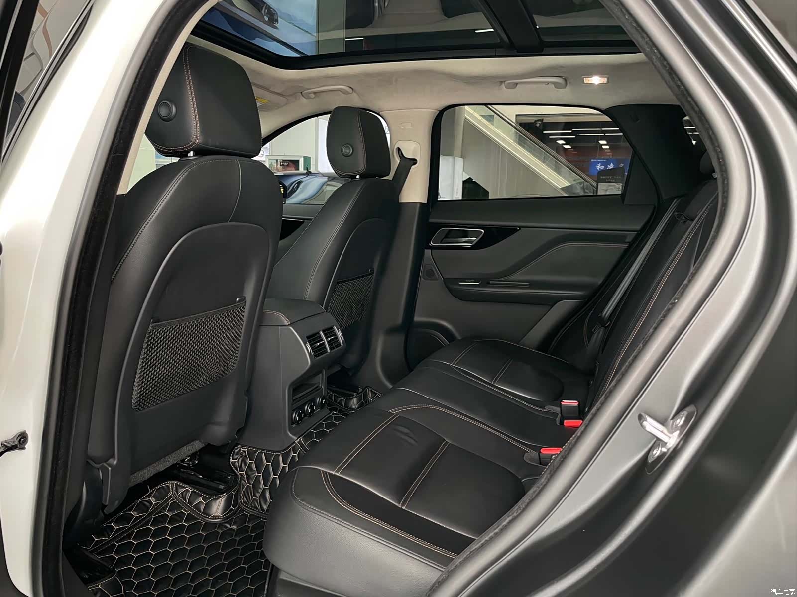 Jaguar F-PACE, 2019 8