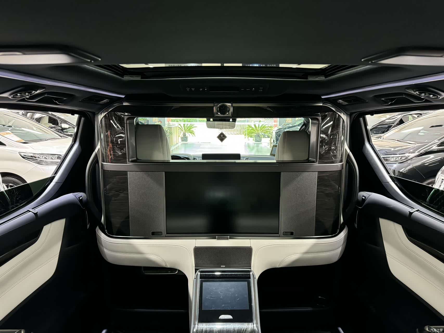 Lexus LM, 2021 19