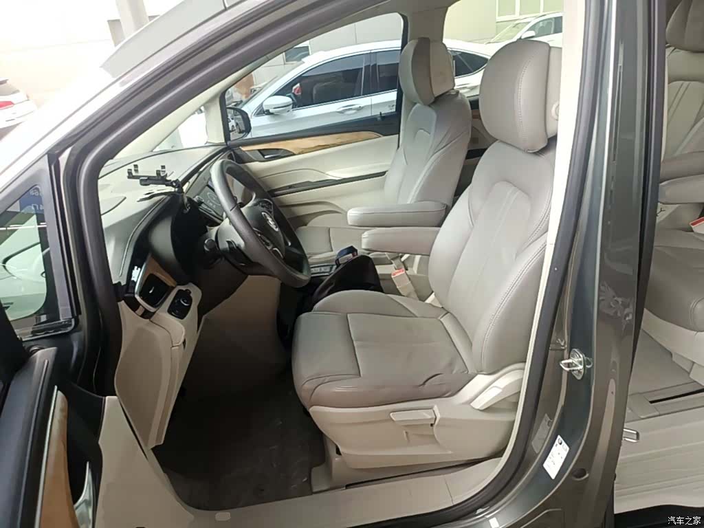 Buick GL8, 2018 15