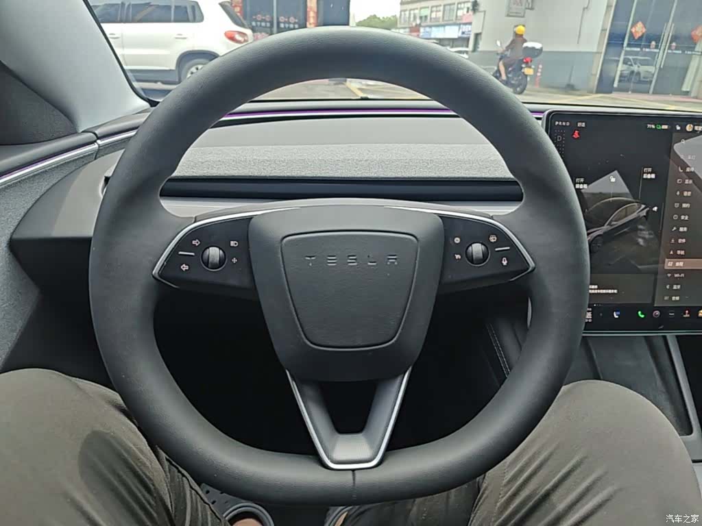 Tesla Model 3, 2024 11