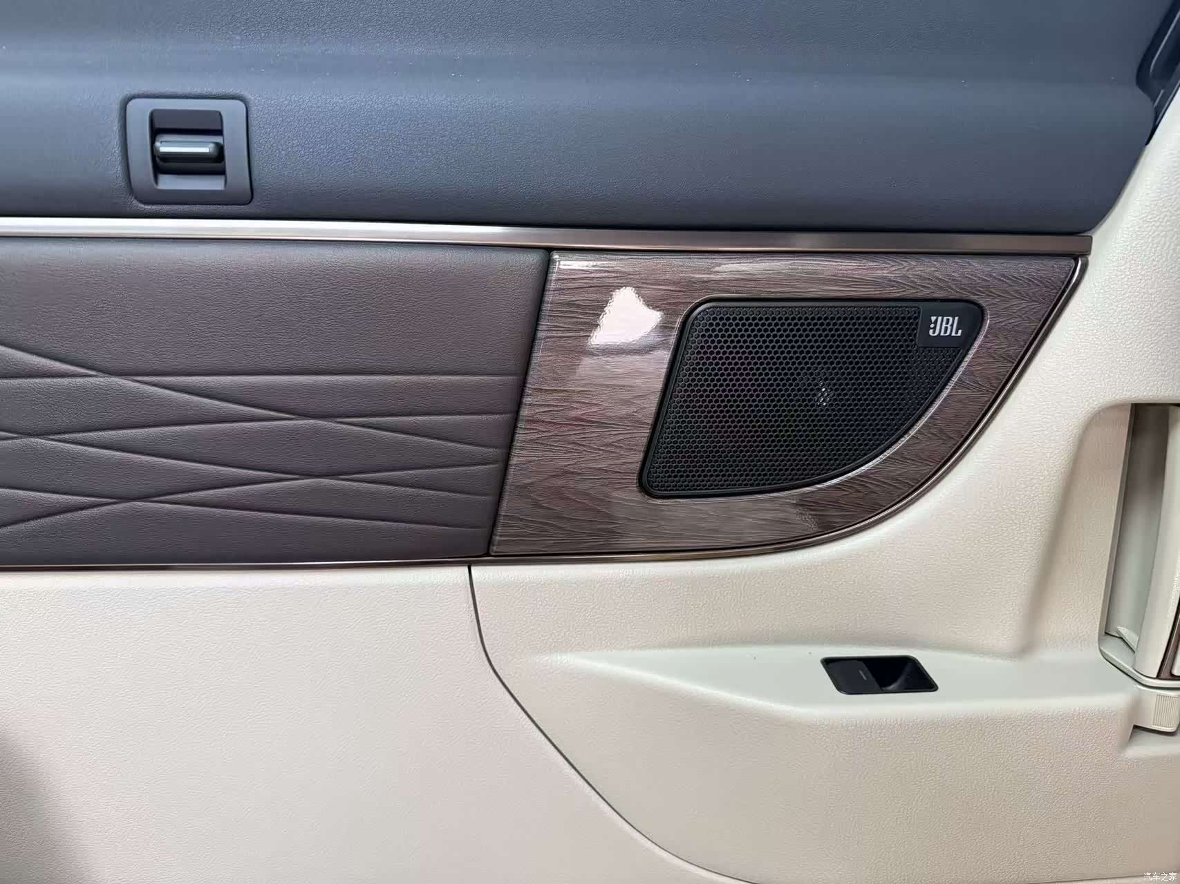 Toyota Vellfire, 2023 11
