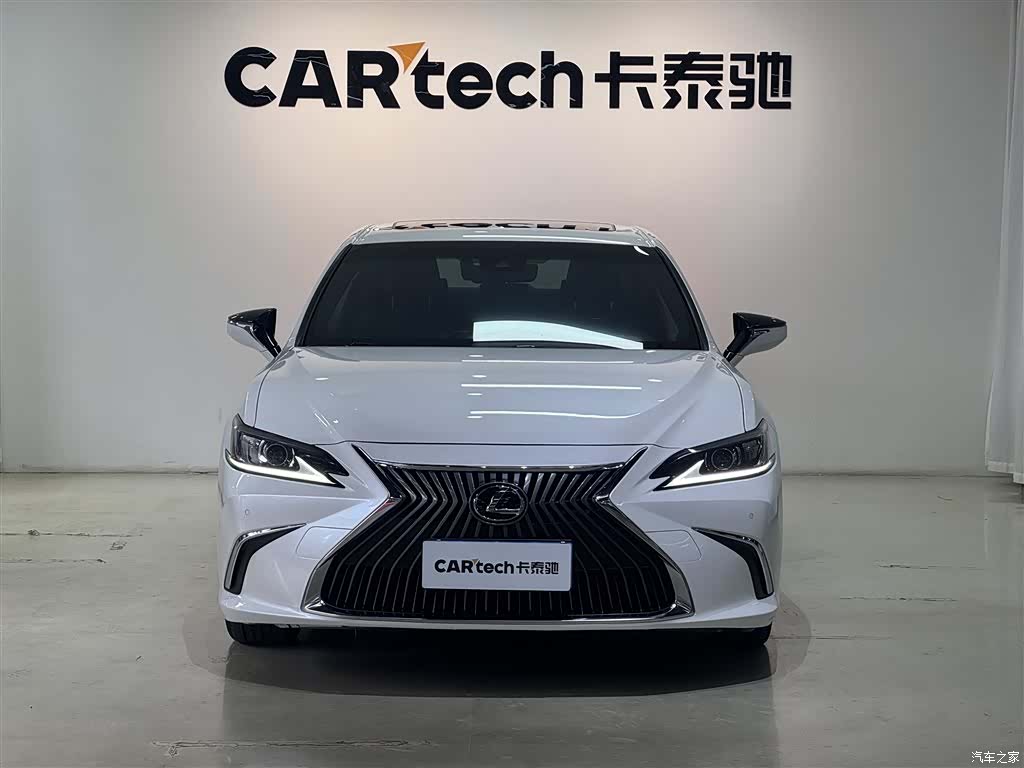 Lexus ES, 2020 3