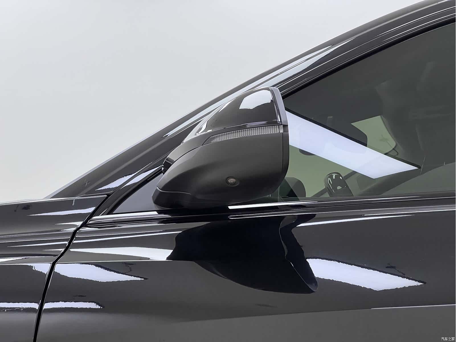 Audi Q8, 2022 11