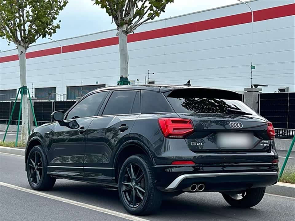 Audi Q2L
