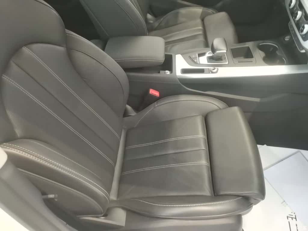 Audi A4L, 2024 25