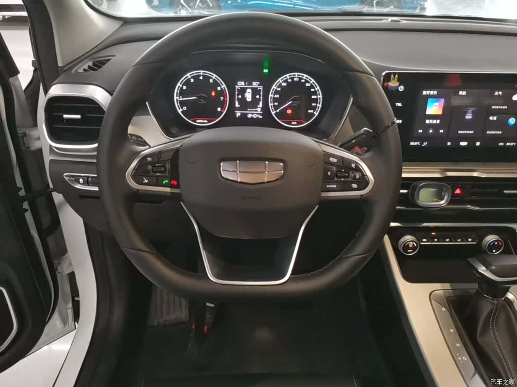 Geely Coolray, 2025 11