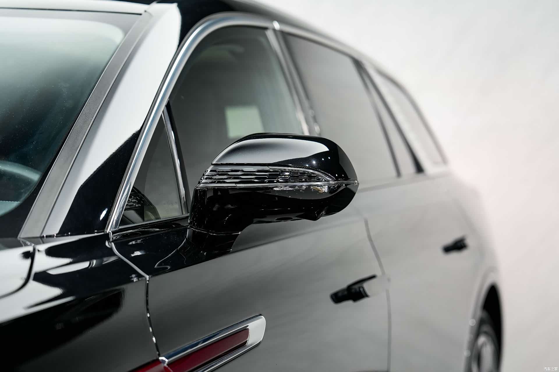 Hongqi E-HS9, 2022 8