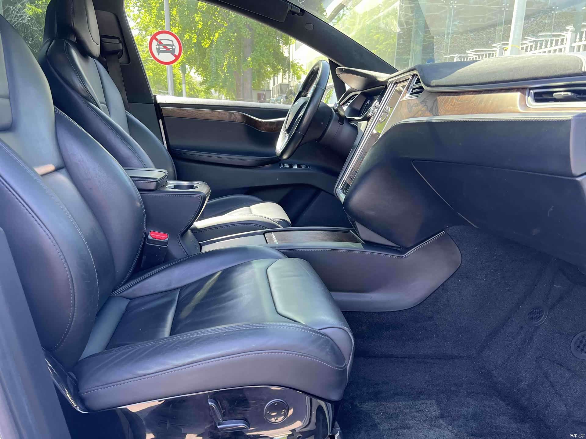 Tesla Model X, 2017 22