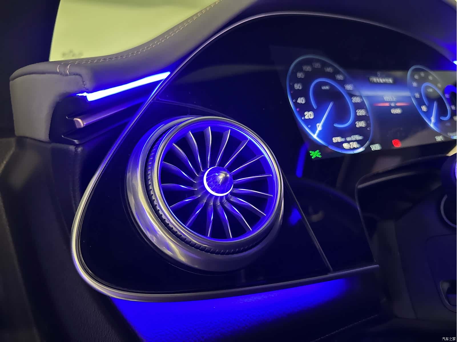 Mercedes-Benz EQS, 2023 33
