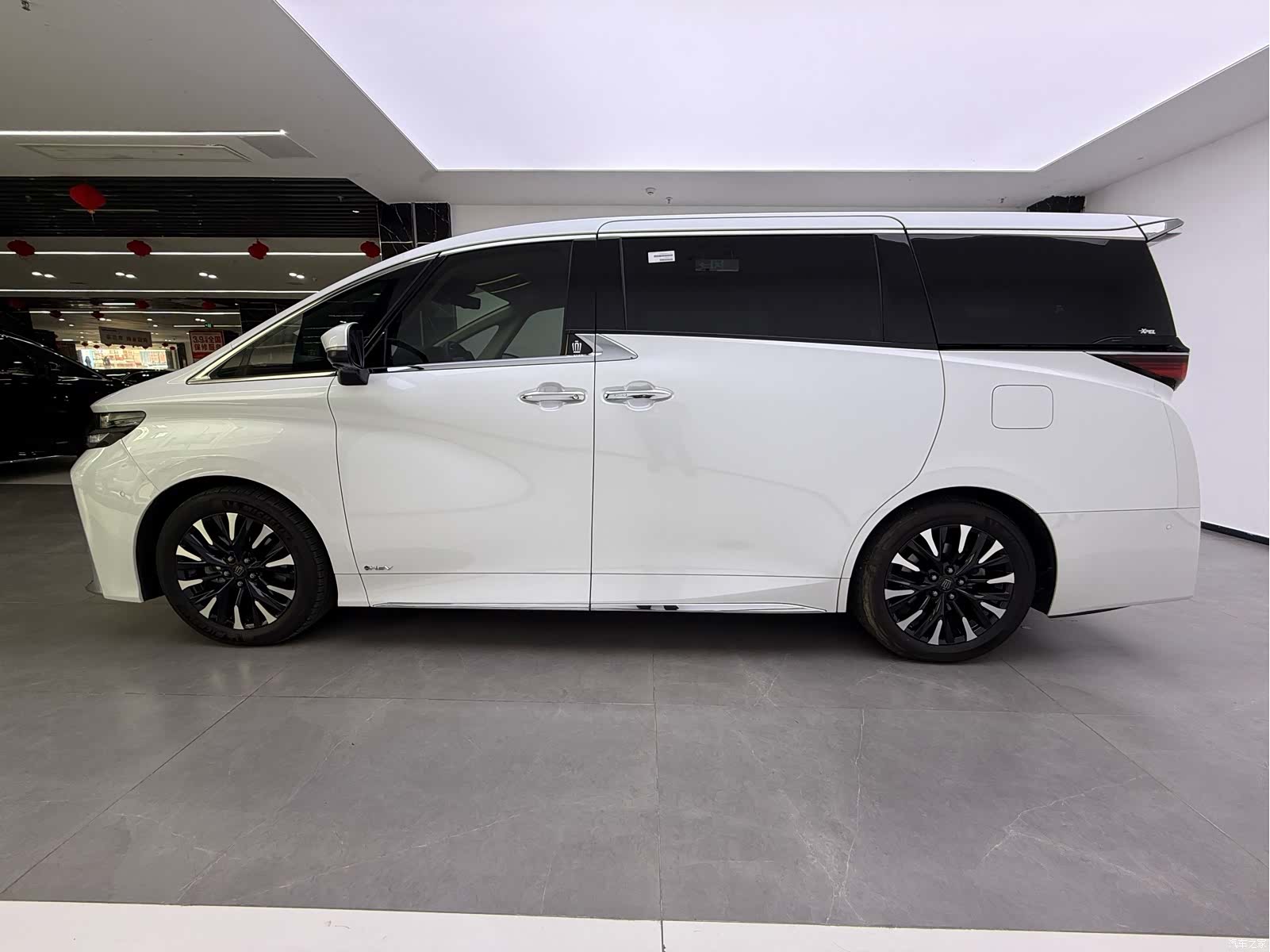 Toyota Vellfire, 2024 16