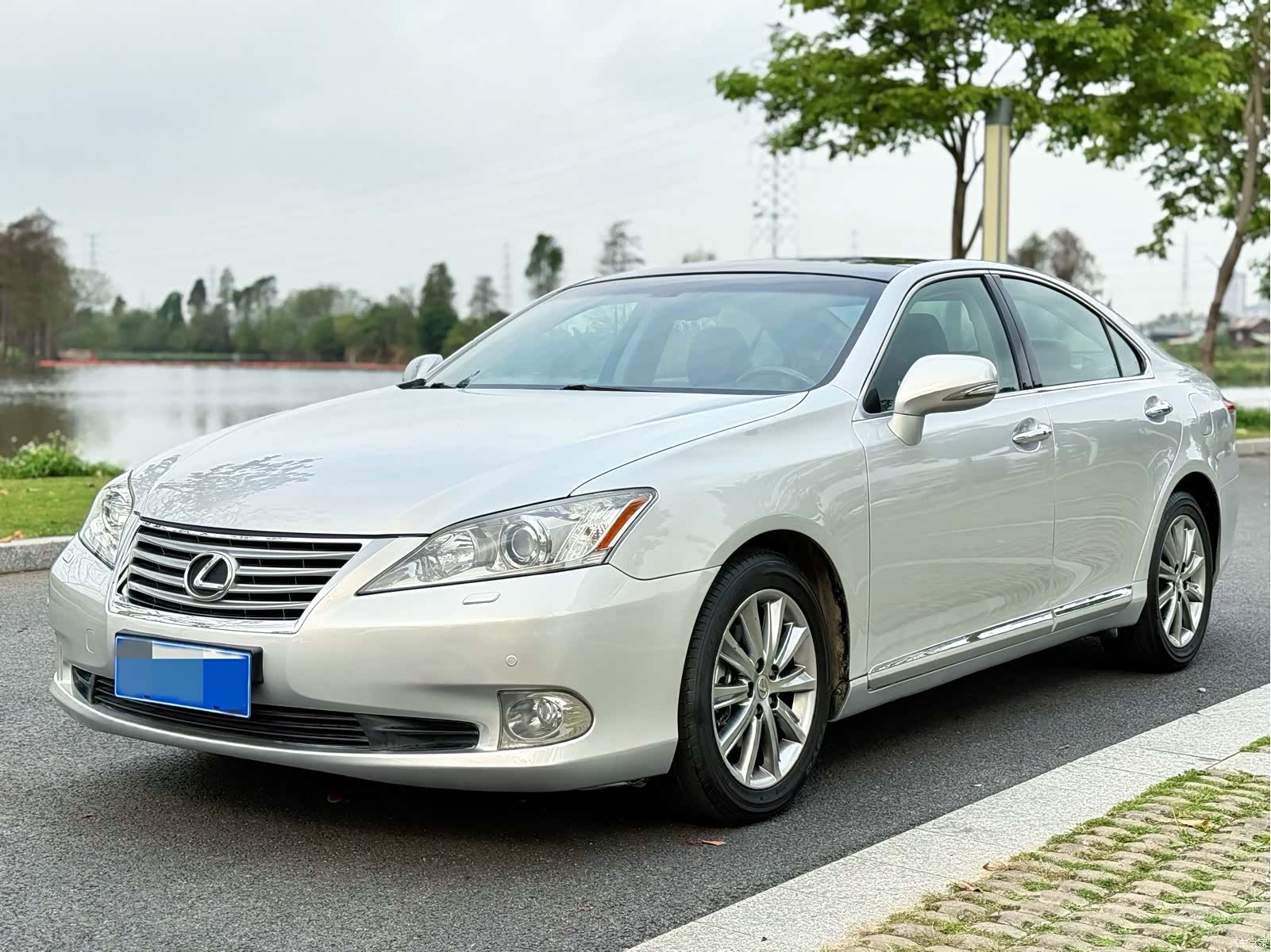 Lexus ES, 2010 1