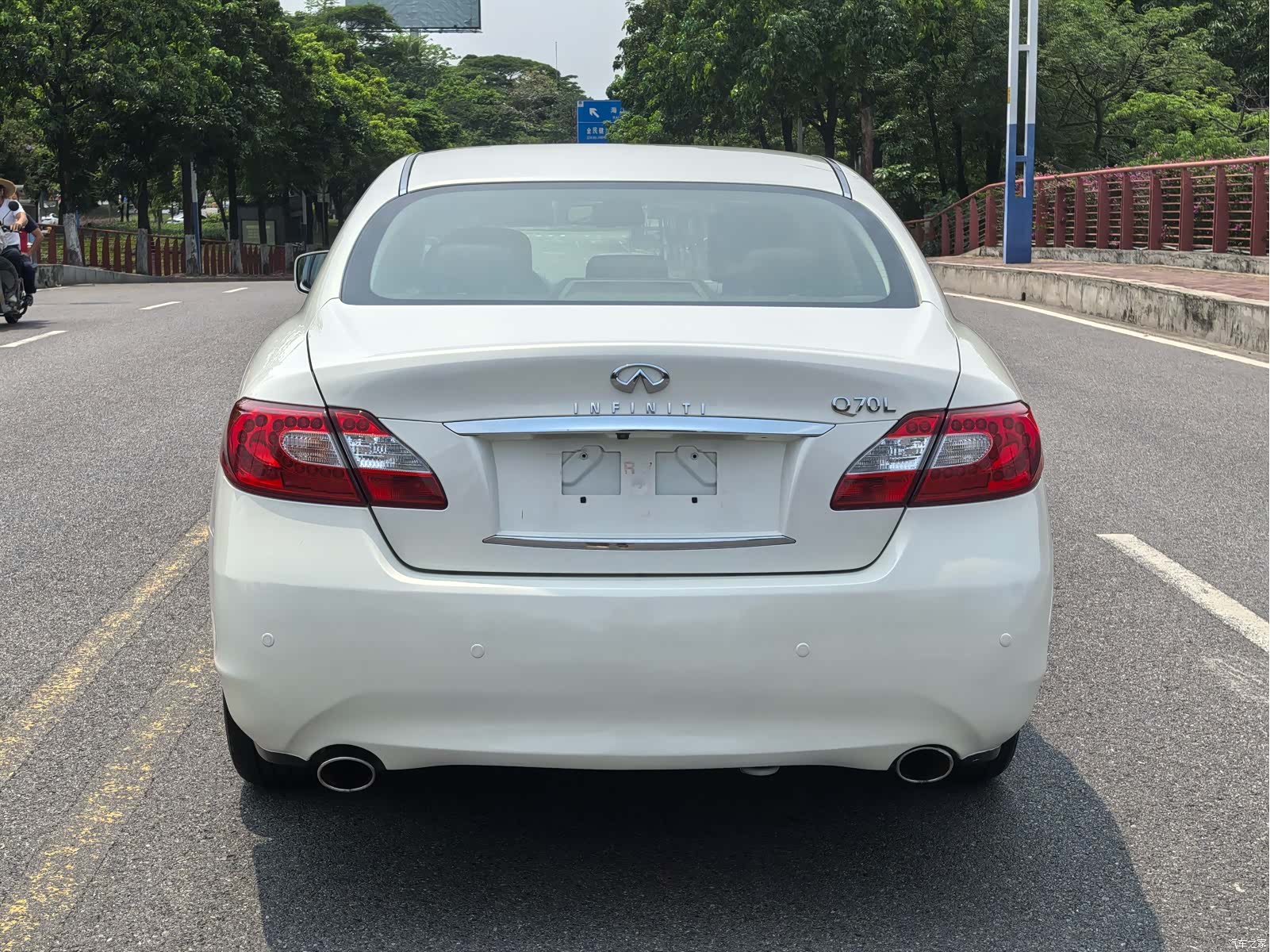 Infiniti Q70, 2013 9