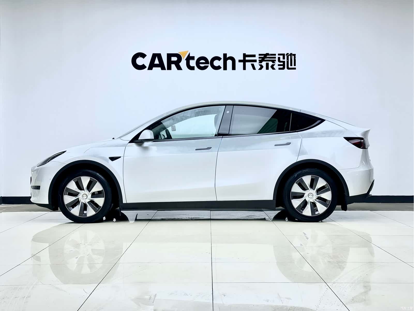 Tesla Model Y, 2022 все фото