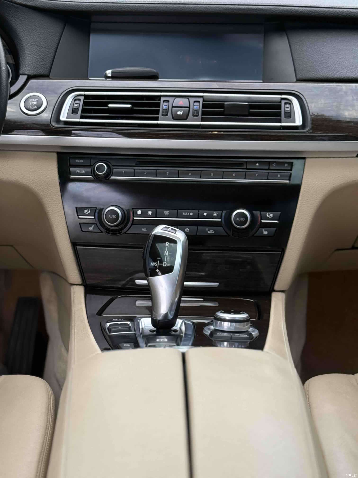 BMW 7 Series, 2011 23