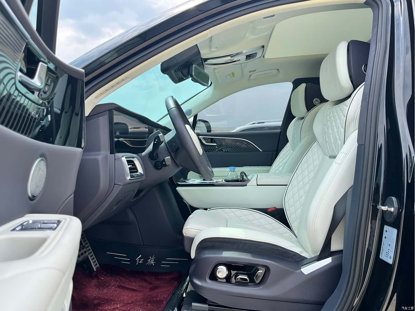 Hongqi E-HS9, 2022 8