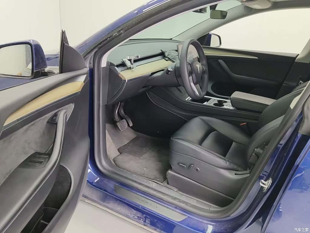 Tesla Model Y, 2023 16