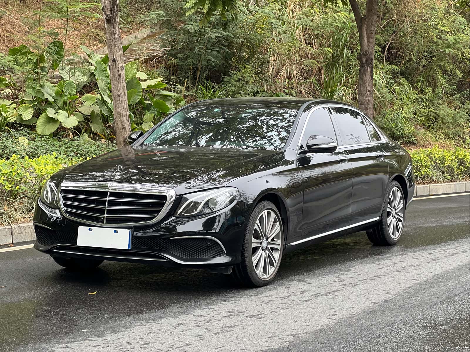 Mercedes-Benz E-Class, 2017 1