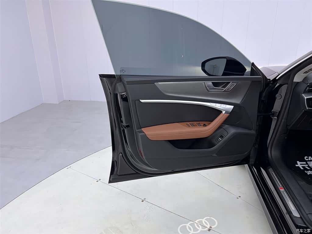 Audi A7L, 2024 19