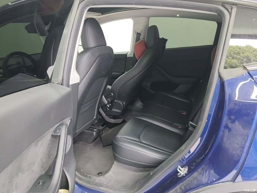 Tesla Model Y, 2023 17