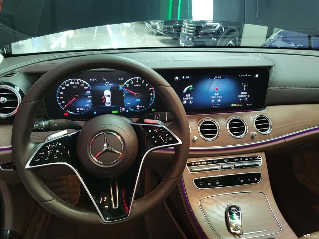 Mercedes-Benz E-Class, 2023 13