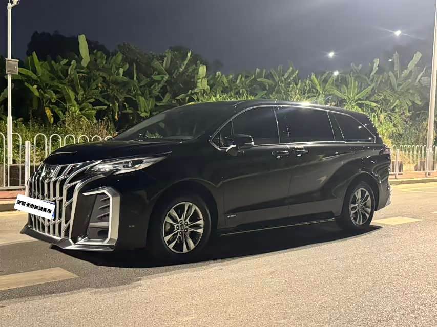 Toyota SIENNA 2025, фото 1