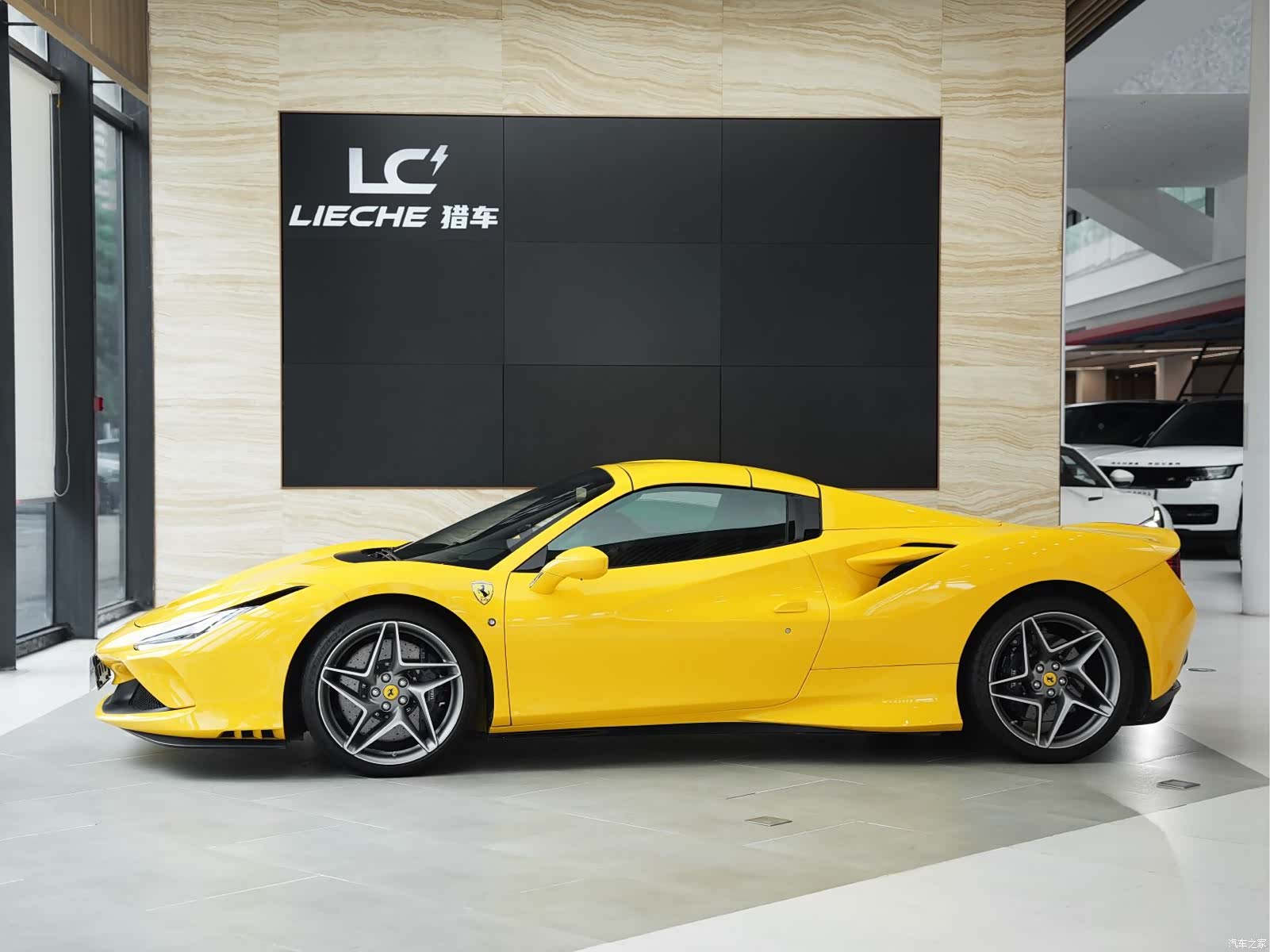 Ferrari F8, 2021 4