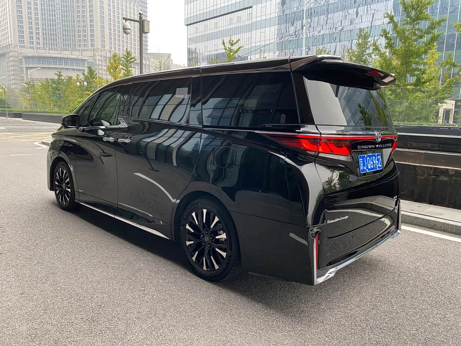 Toyota Vellfire 2024, фото 4