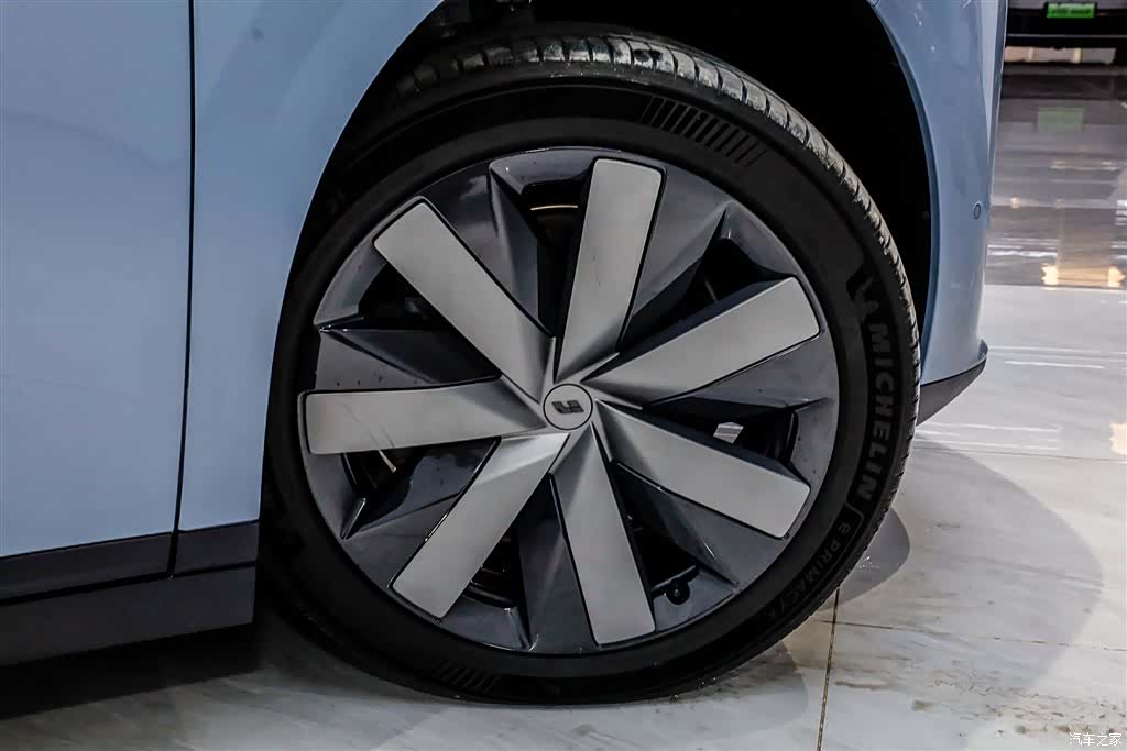 Li Auto i8, 2025 8