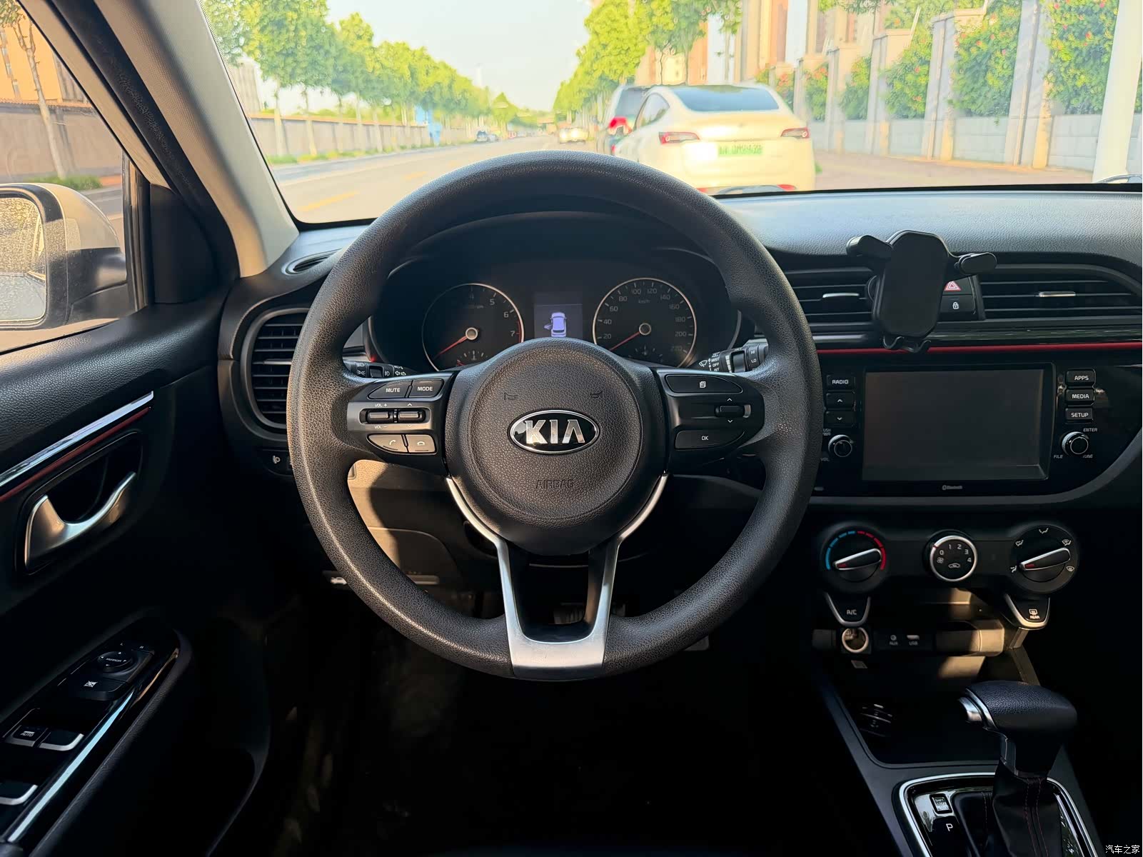 Kia KX, 2017 9