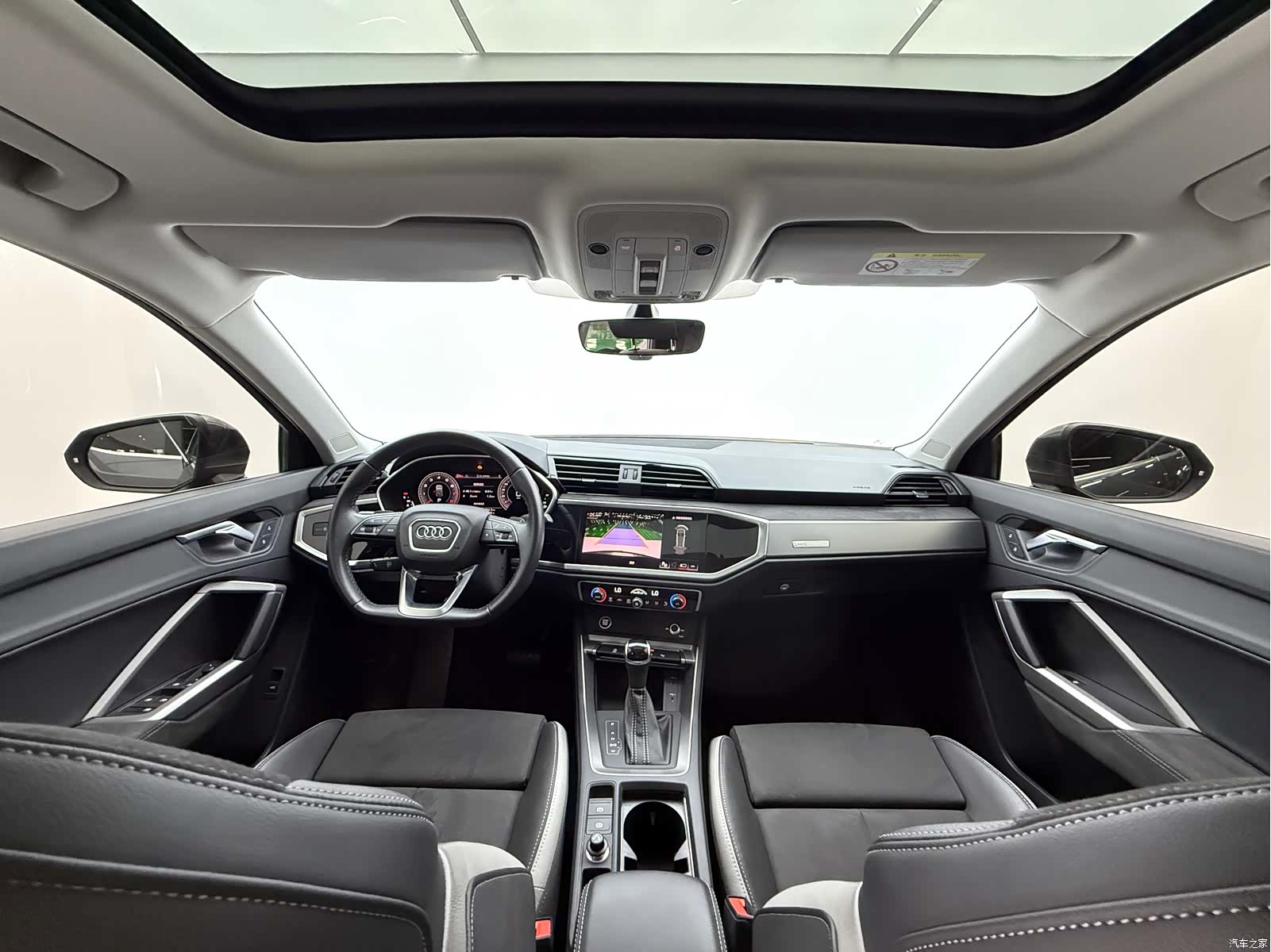 Audi Q3, 2022 10
