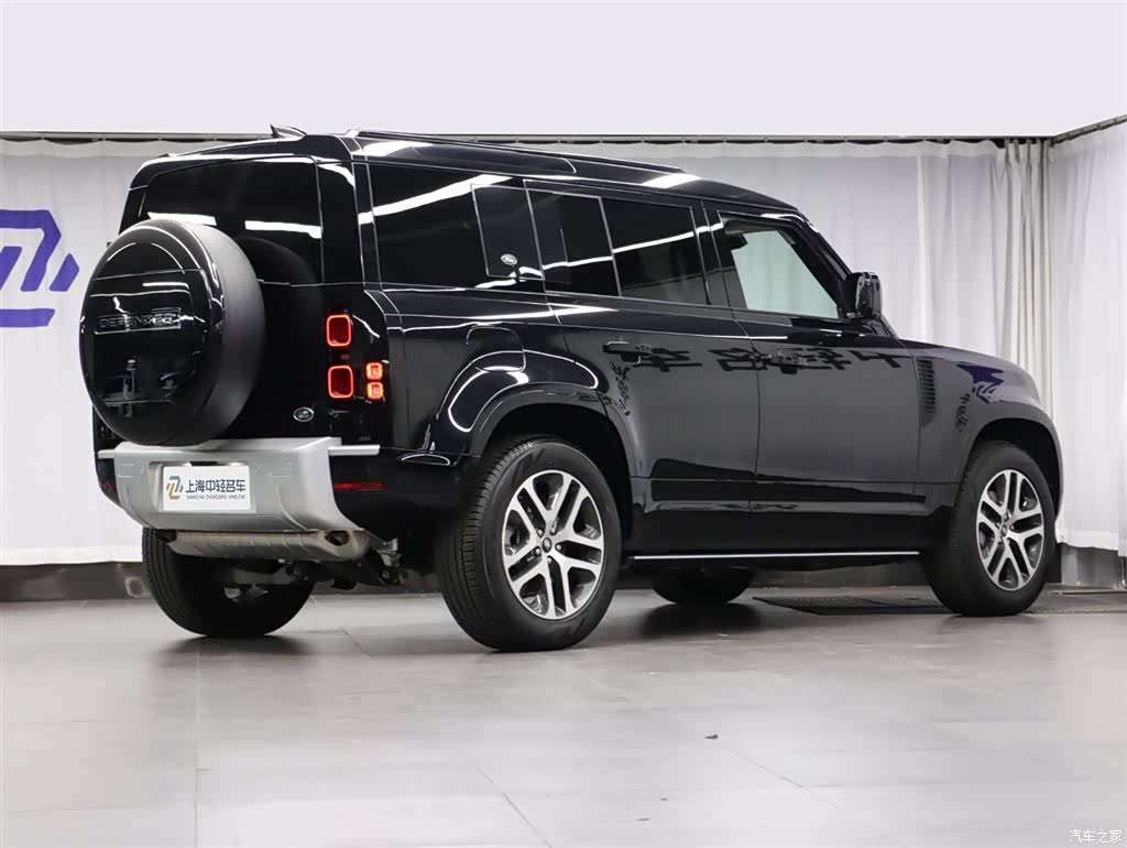 Land Rover Defender, 2024 3