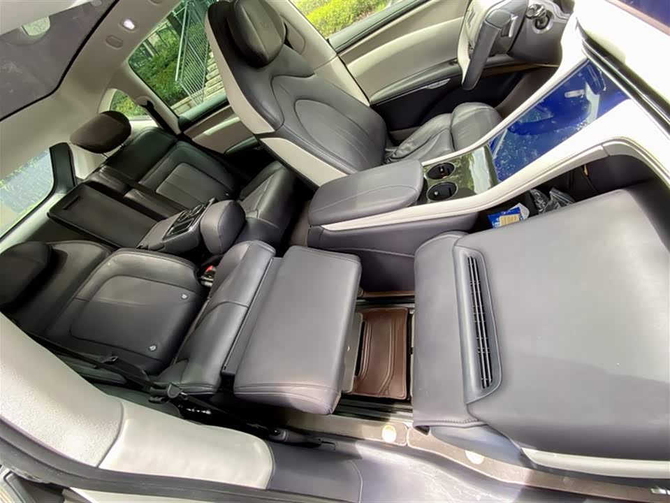 IM Motors Zhiji LS7