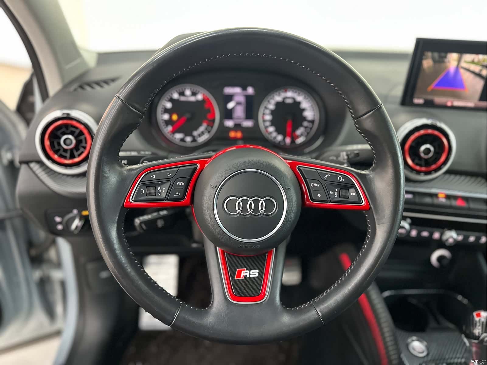Audi Q2L, 2022 9