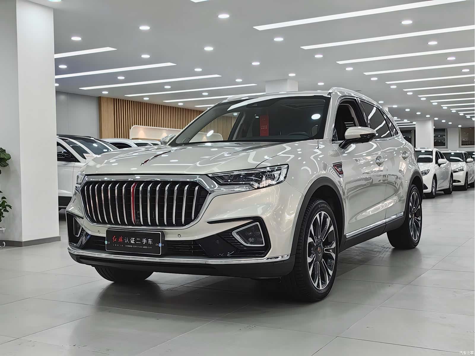 Hongqi HS5